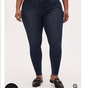 Torrid #FeelTheFit Bombshell Skinny Premium Stretch Jeans. Size 20T
